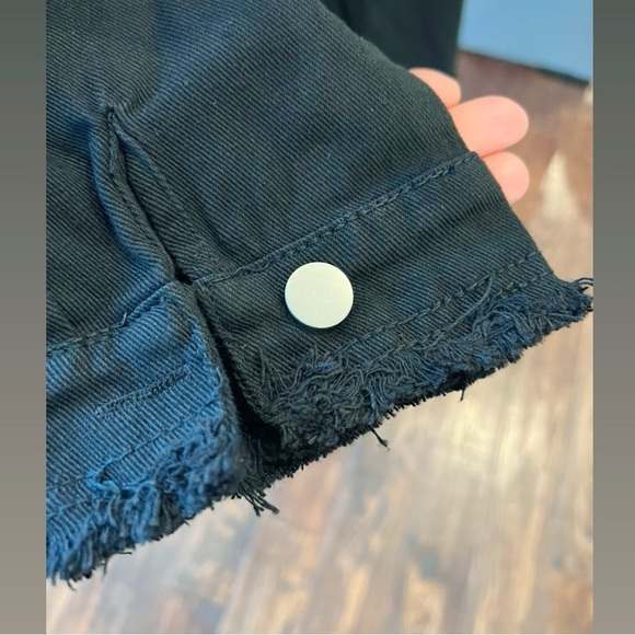 Oversized Button Up • ROCK & ROLL 🤘🏼 - Picture 3 of 9